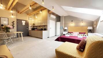 Superior Apartment | Hypo-allergenic bedding, travel crib, free WiFi, bed sheets