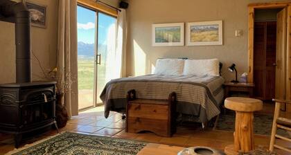 Charming studio in Westcliffe gorgeous views of the Sangre de Cristo mountains