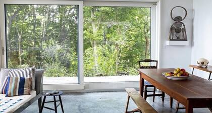 Modern House, Wild Gardens, Peaceful Creeks - E 1
