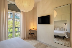 In-room safe, blackout curtains, soundproofing, iron/ironing board