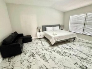 3 bedrooms, iron/ironing board, free WiFi, bed sheets - Luxury Relaxation Home 8PPL Pool (Bradenton)