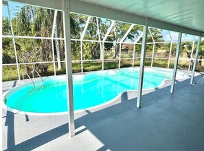 Outdoor pool - Luxury Relaxation Home 8PPL Pool (Bradenton)