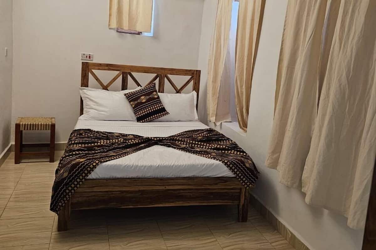 Doppelzimmer | Laptopgeeigneter Arbeitsplatz, BĂŒgeleisen/BĂŒgelbrett, kostenloses WLAN
