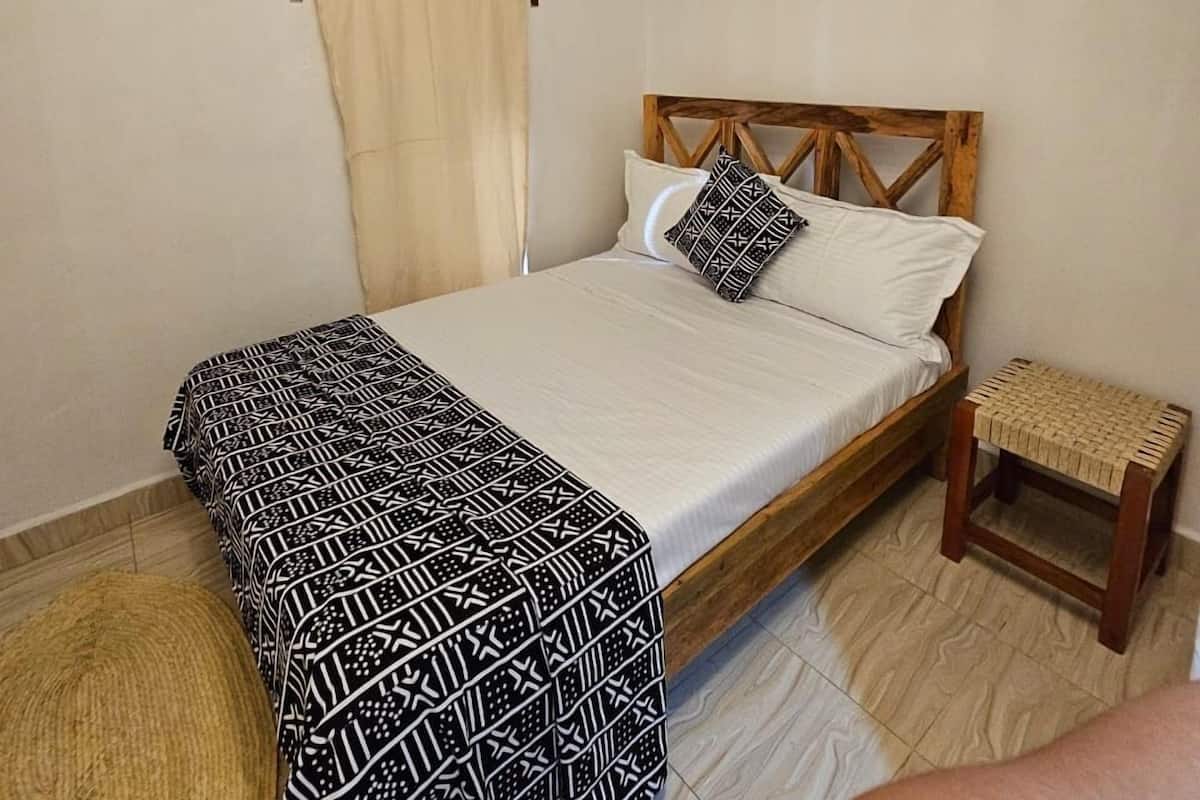 Doppelzimmer | Laptopgeeigneter Arbeitsplatz, BĂŒgeleisen/BĂŒgelbrett, kostenloses WLAN
