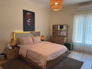 1 dormitorio, tabla de planchar con plancha, wifi y ropa de cama