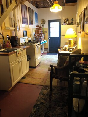 Private kitchen - The Abigail Manor Historic French Farm 1861 Victorian with Award Winning Gardens (Manistee)
