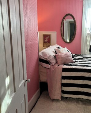 1 chambre, fer et planche à repasser, Wi-Fi, literie fournie