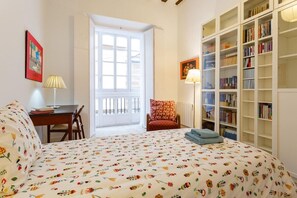 1 chambre, fer et planche à repasser, draps fournis