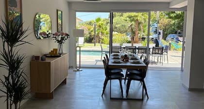 Charming vacation villa with swimming pool, 5 minutes from the beach!