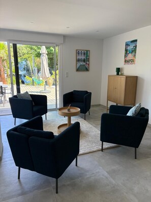 Interior - Charming vacation villa with swimming pool, 5 minutes from the beach! (Le Lavandou)