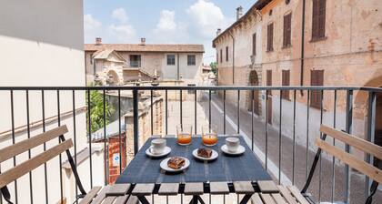 Suite apartment on Naviglio Castel view with balcony