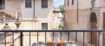 Suite apartment on Naviglio Castel view with balcony