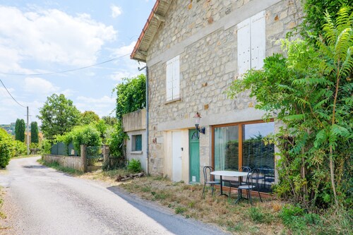 Appartement 'De Charme En Ardèche' avec Jardin Privé et Wi-Fi