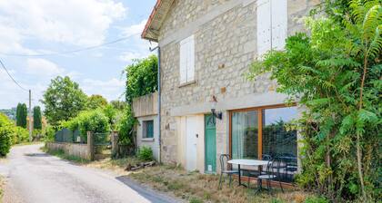 Appartement 'De Charme En Ardèche' avec Jardin Privé et Wi-Fi