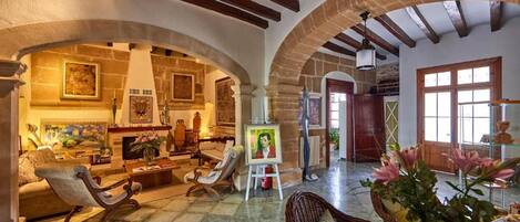 المنشأة من الداخل