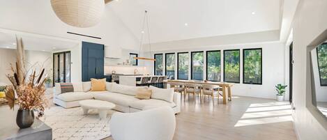 Smart-TV, peis og bordtennis