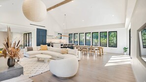 Smart TV, fireplace, ping pong