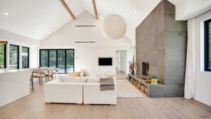 Smart TV, fireplace, table tennis