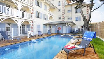 Apartemen | Kolam renang | Kolam renang outdoor dan sebuah kolam renang air hangat