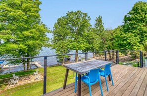 Outdoor dining - Amazing Waterfront Home on Long Lake-Panoramic Views, Modern Decor  & Peloton! (Detroit Lakes)
