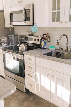 Fridge, microwave, oven, stovetop - Savannah Cabana / Beach & Firework Views! (Lewes)