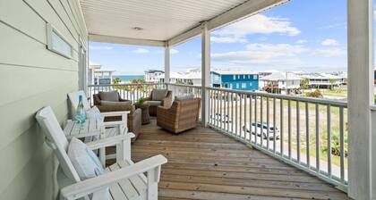 5 BR Home, Private Pool, Water Views! Steps to beach!