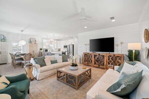 Una televisión, videojuegos, libros