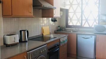 Apartamento, 2 habitaciones, balcón, vistas al jardín | Lavandería