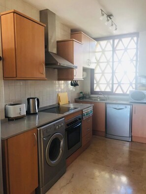 Apartment, 2 Schlafzimmer, Balkon, Gartenblick | Wäschereiservice