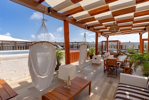 Outdoor dining - Private Pool on Luxury PentHouse (Playa del Carmen)