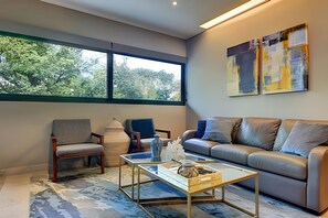 TV - Private Hot tub-steps to the beach (Playa del Carmen)