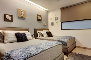 2 bedrooms, iron/ironing board, Internet, bed sheets - Private Hot tub-steps to the beach (Playa del Carmen)