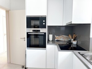 Micro-ondes, four, plaque de cuisson, lave-vaisselle