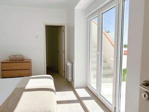 3 quartos, ferros/tábuas de passar roupa, Wi-Fi, roupa de cama