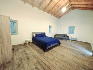 3 quartos, ferros/tábuas de passar roupa, Wi-Fi, roupa de cama