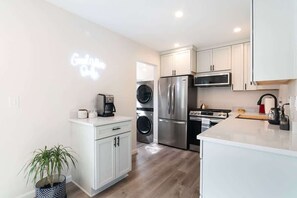 Fridge, microwave, stovetop, dishwasher