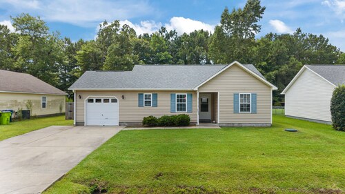 3-Bedroom Retreat with King Suite, Pool Table & Private Fenced Yard