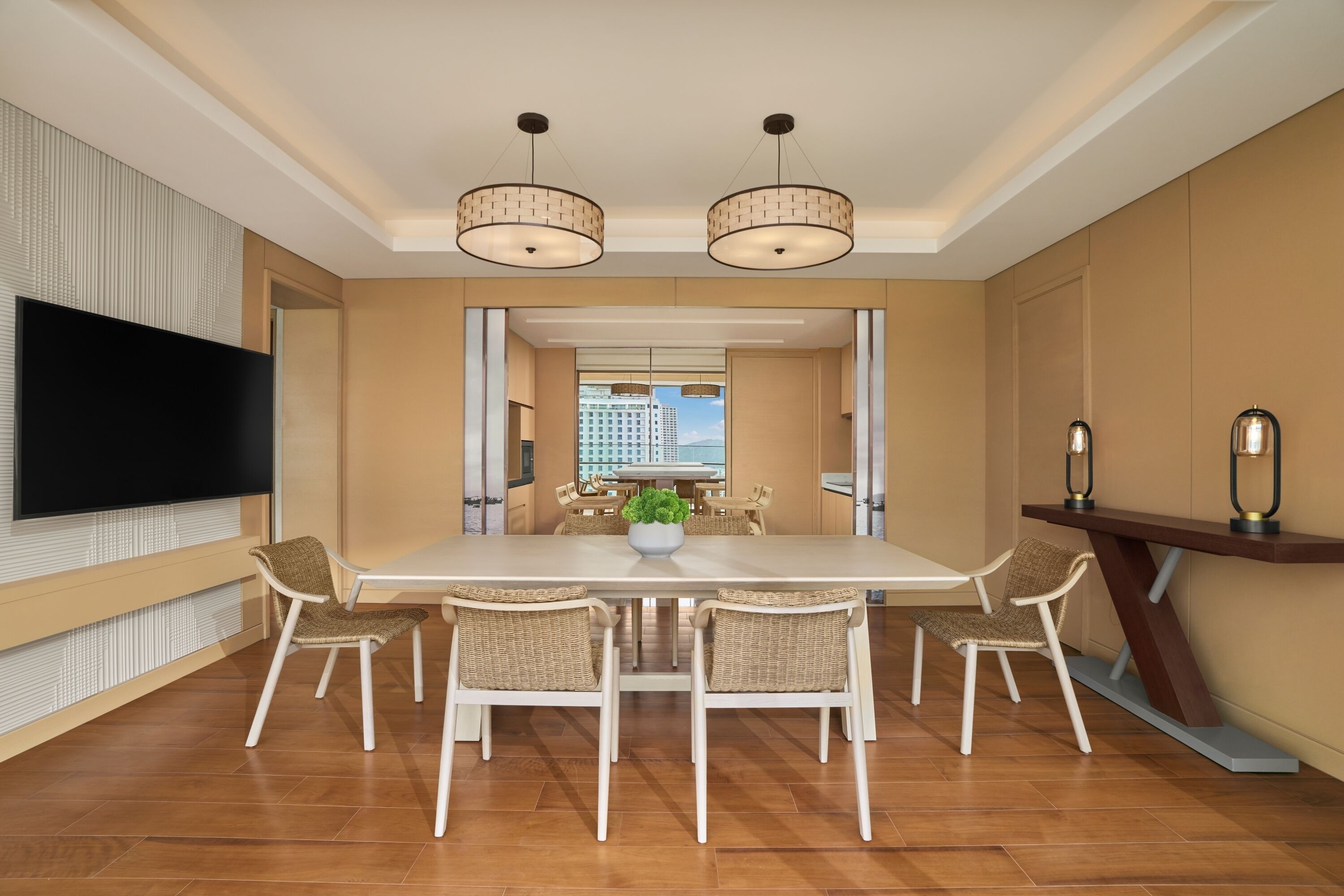Nha Trang Bay Suite, 1 King bed | 私人厨房 | 高脚椅
