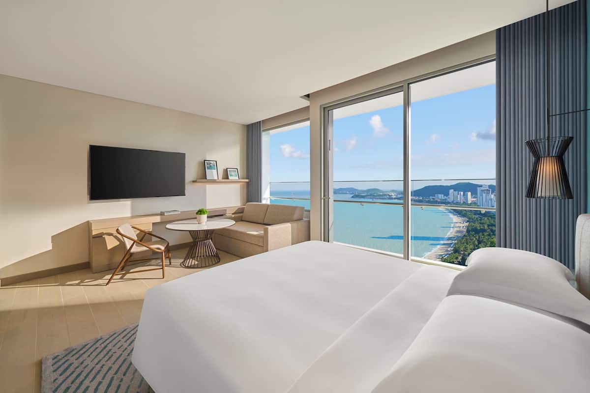 Premium bedding, down duvets, minibar, in-room safe