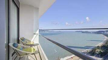 Zimmer, 1 King-Bett, Zutritt zur Club Lounge, Meerblick | Ausblick vom Zimmer