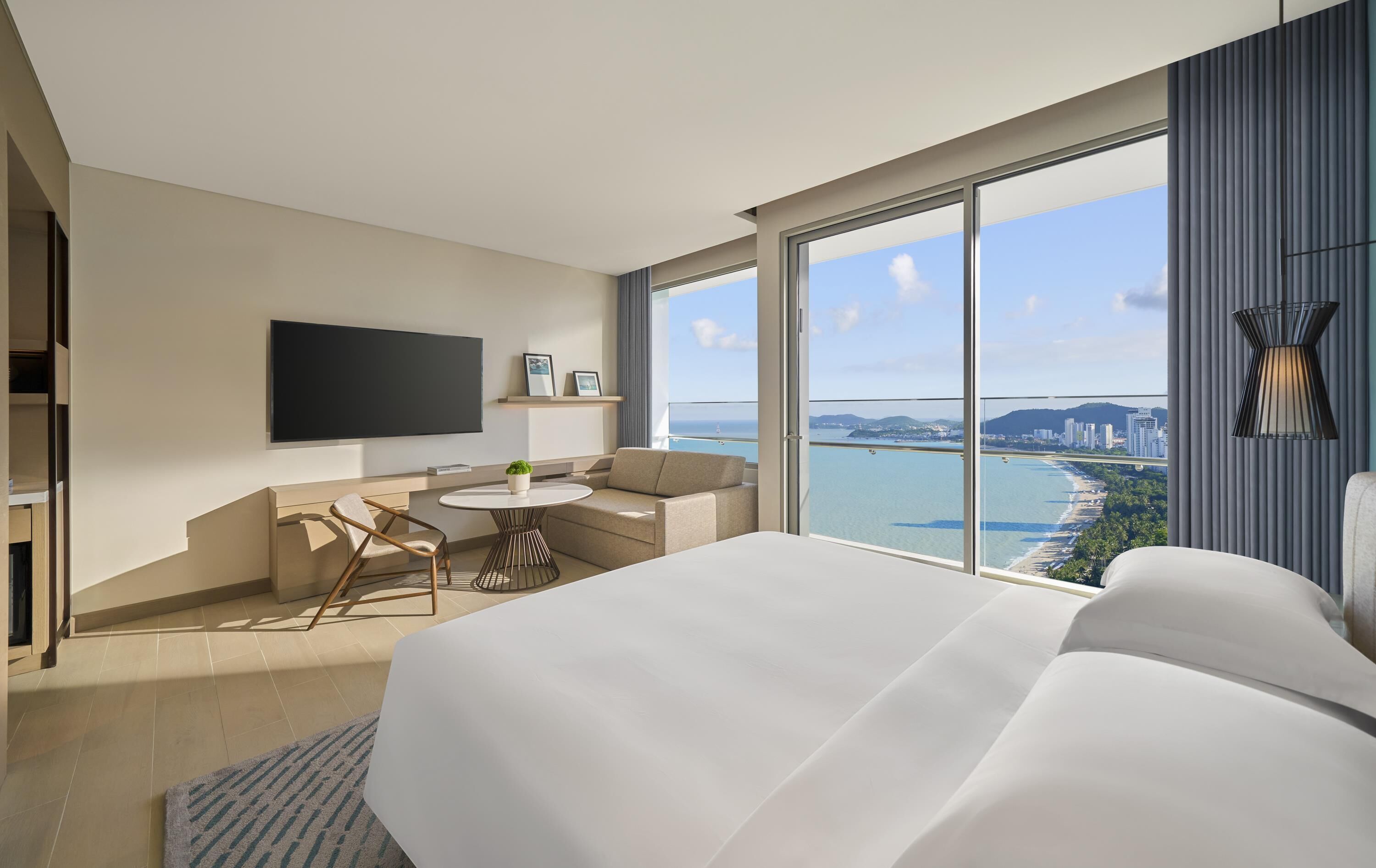 Chambre Club, 1 très grand lit, accès au bar-salon, vue sur l’océan | Vue de la chambre