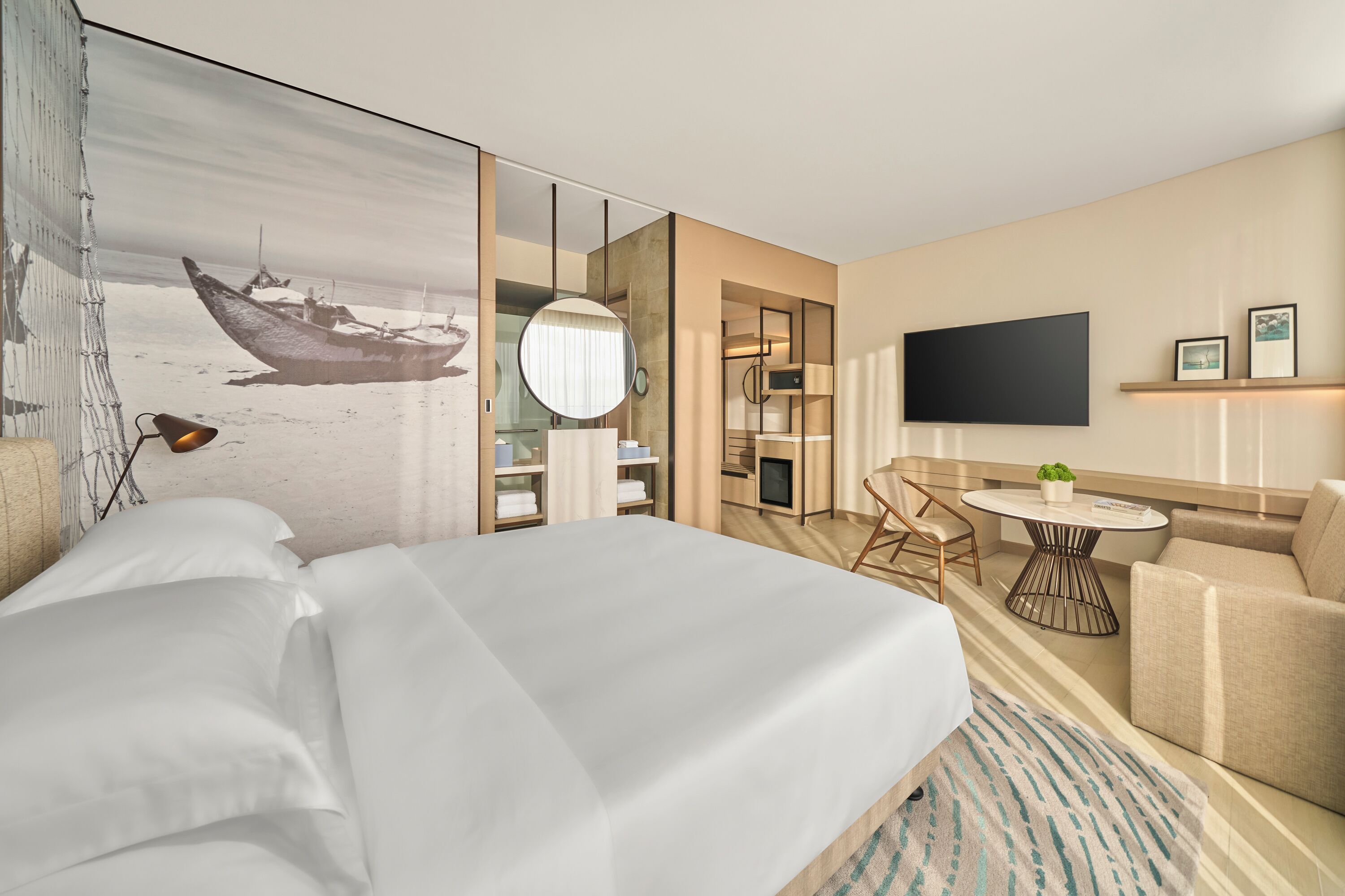 Kamar Standar, 1 Tempat Tidur King, pemandangan samudra | Minibar, brankas, tirai kedap cahaya, dan setrika/meja setrika