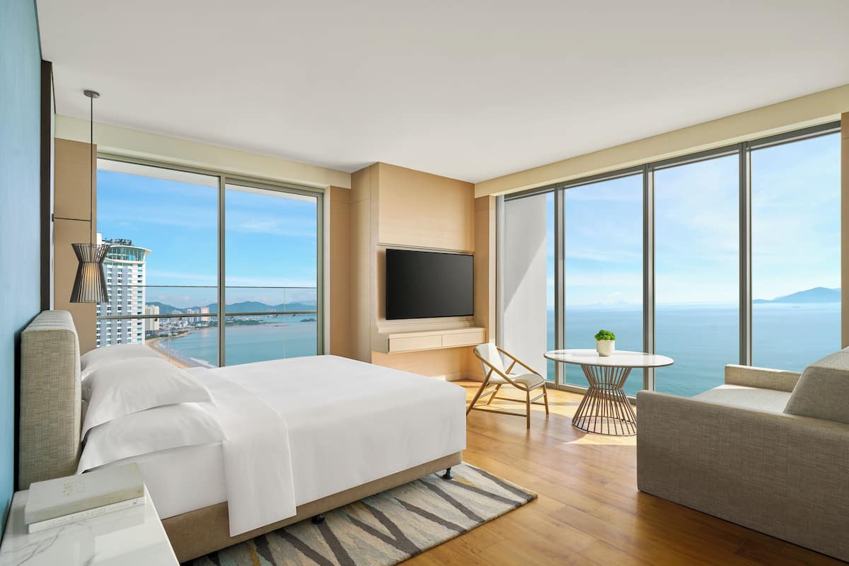 Premium bedding, down comforters, minibar, in-room safe