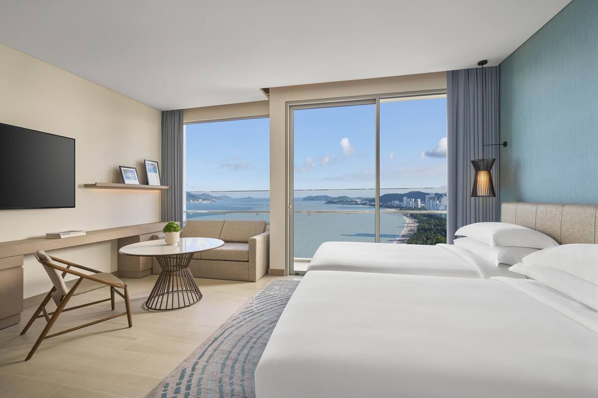 Premium bedding, down duvets, minibar, in-room safe