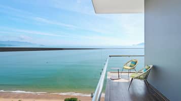 Rom – deluxe, 1 kingsize-seng, havutsikt | Terrasse/patio