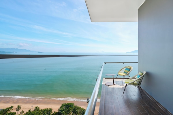 Deluxe Room, 1 King Bed, Ocean View | Terrace/patio