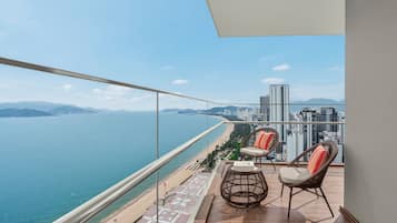 Nha Trang Bay Suite, 1 King bed | 객실에서 보이는 전망