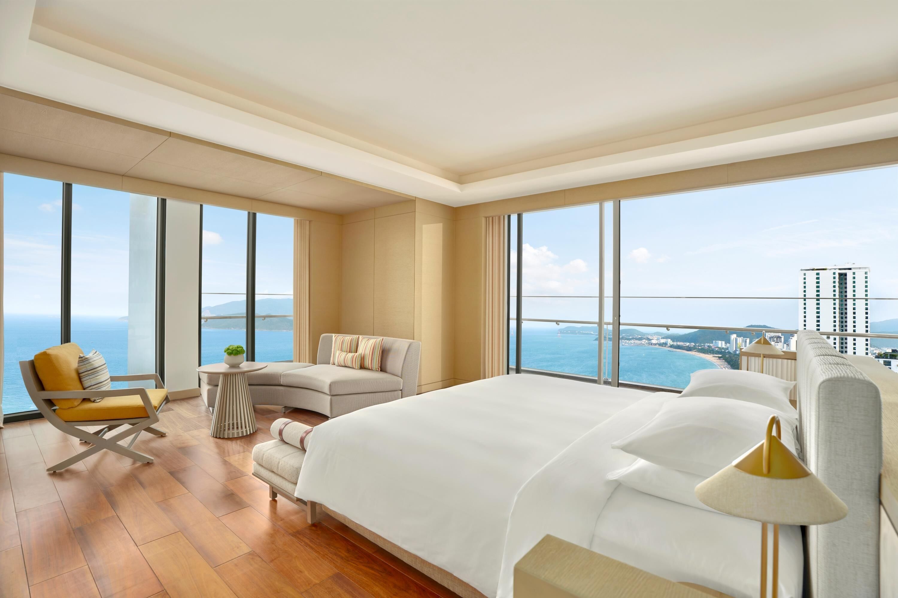 Ropa de cama de alta calidad, edredón y minibar 