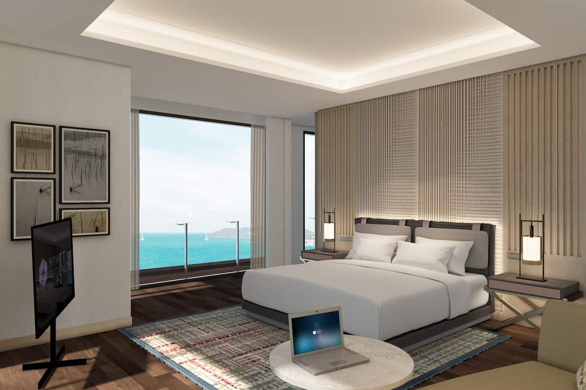 Minibar, in-room safe, iron/ironing board, free WiFi