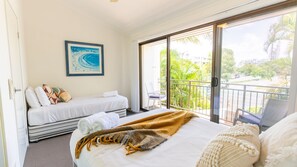 2 عدّة غرف نوم ومكواة/لوح كي وواي فاي وملاءات أسرّة